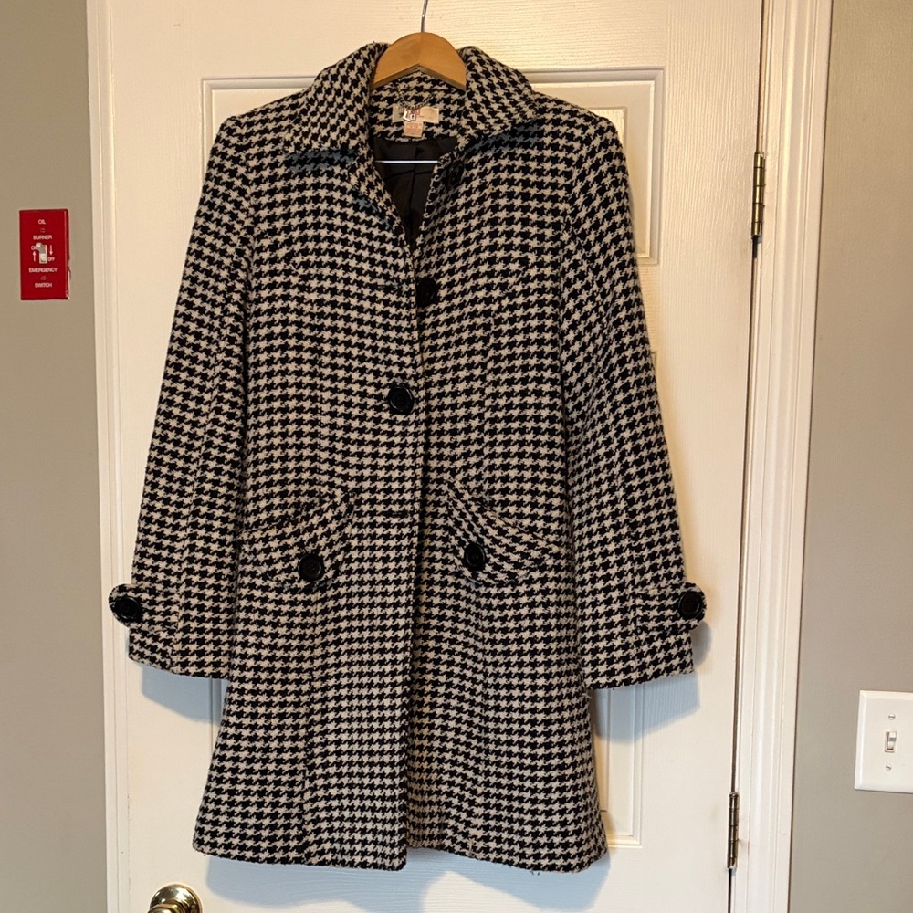 Stylish Black and White Houndstooth Women's Coat